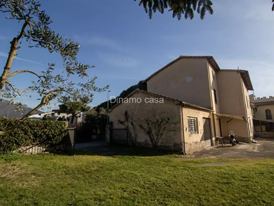 Immagine 2 di Villetta a schiera in vendita  a Prato