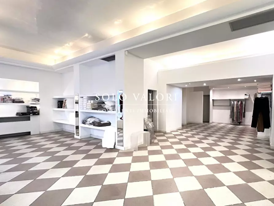 Immagine 1 di Negozio in vendita  a Castelfranco Veneto