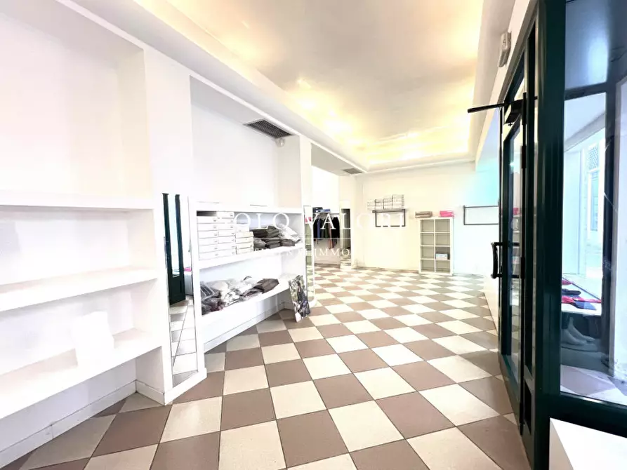 Immagine 2 di Negozio in vendita  a Castelfranco Veneto