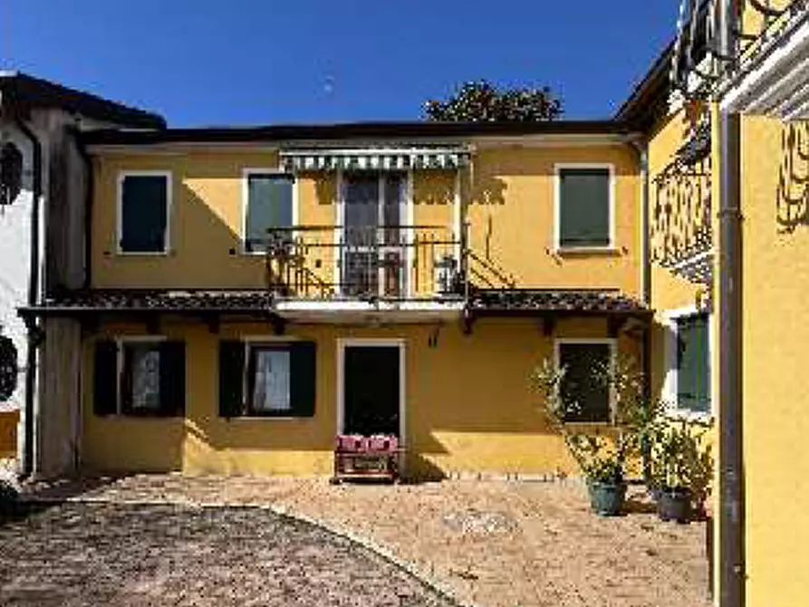 Immagine 1 di Casa bifamiliare in vendita  in Via Roma, 40 a Fossalta Di Piave