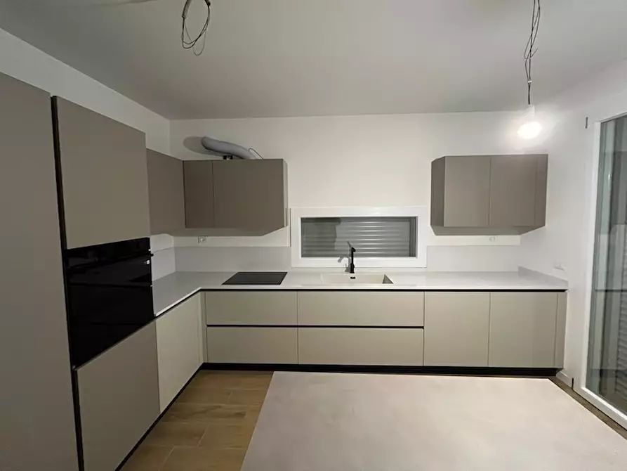 Immagine 1 di Casa trifamiliare in vendita  a Fosso'