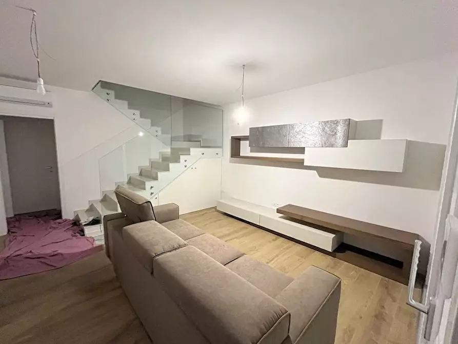 Immagine 2 di Casa trifamiliare in vendita  a Fosso'