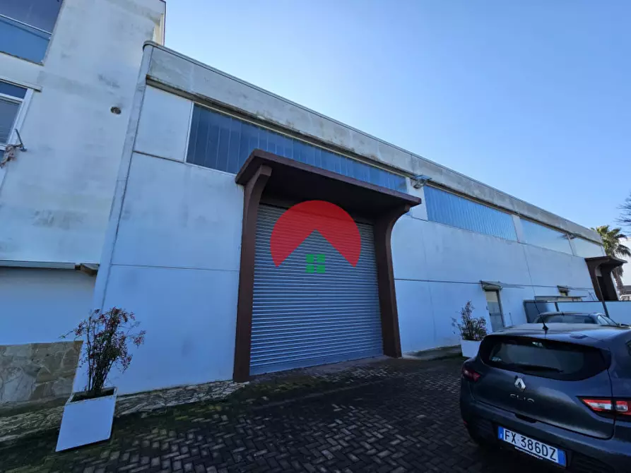 Immagine 12 di Capannone industriale in vendita  a Matera