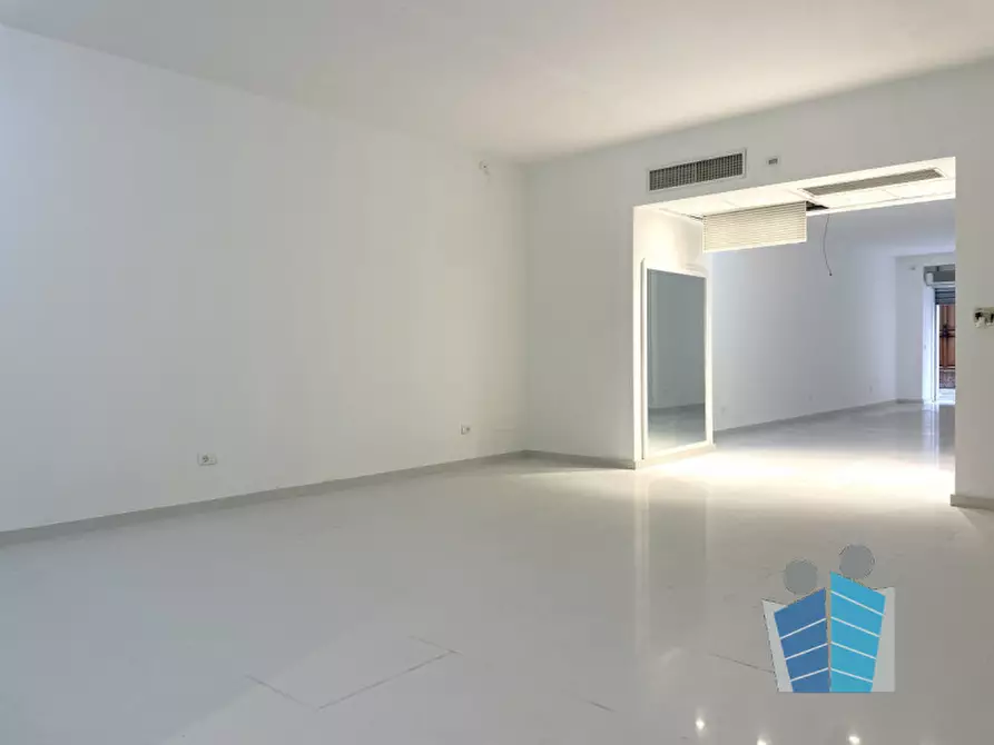 Immagine 11 di Negozio in affitto  in via Vittorio Emanuele II a Lecce