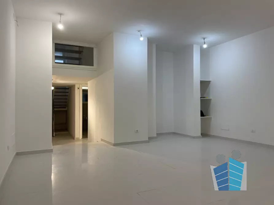 Immagine 13 di Negozio in affitto  in via Vittorio Emanuele II a Lecce