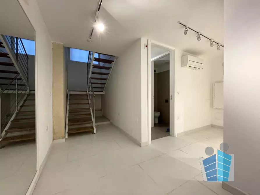Immagine 14 di Negozio in affitto  in via Vittorio Emanuele II a Lecce