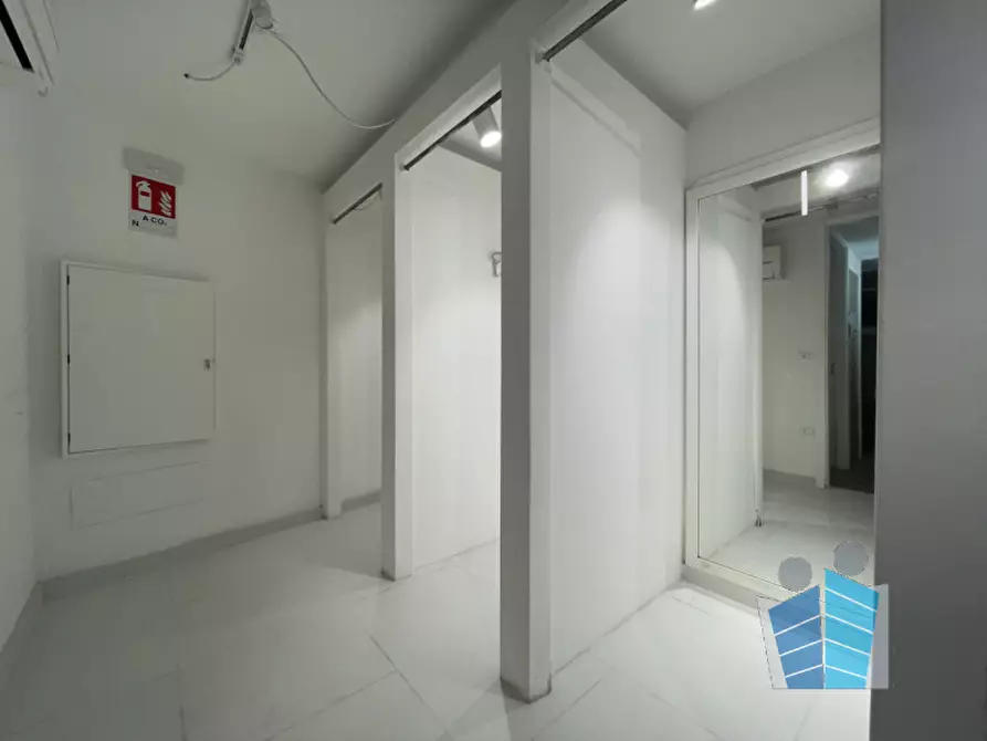 Immagine 15 di Negozio in affitto  in via Vittorio Emanuele II a Lecce