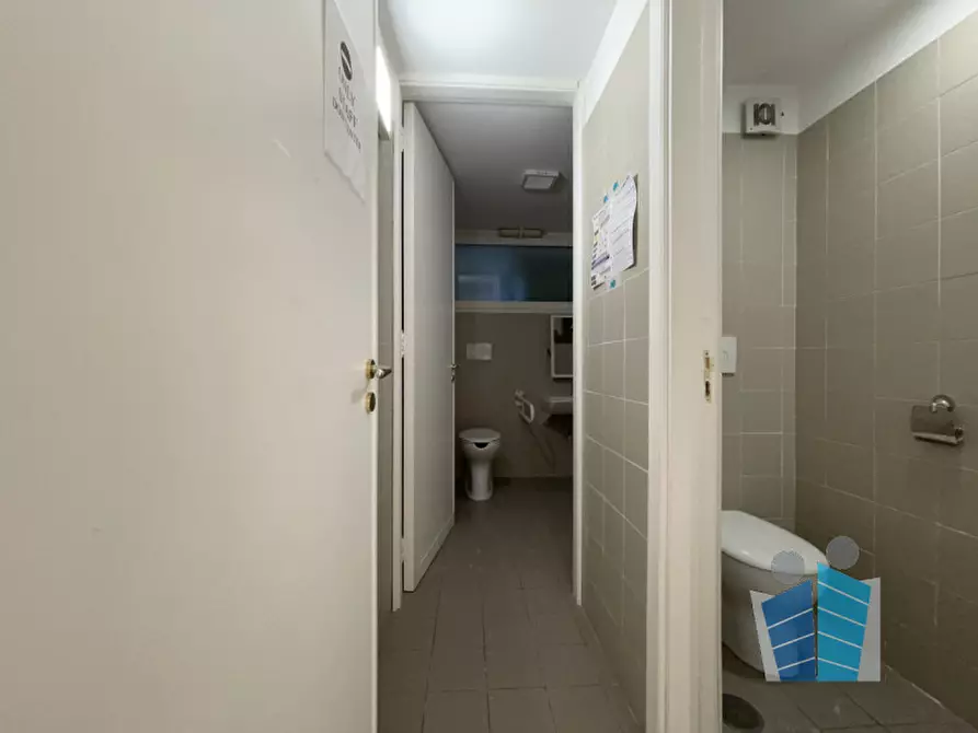 Immagine 16 di Negozio in affitto  in via Vittorio Emanuele II a Lecce