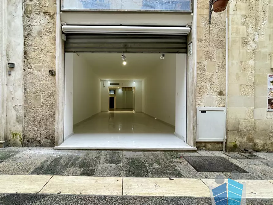 Immagine 17 di Negozio in affitto  in via Vittorio Emanuele II a Lecce