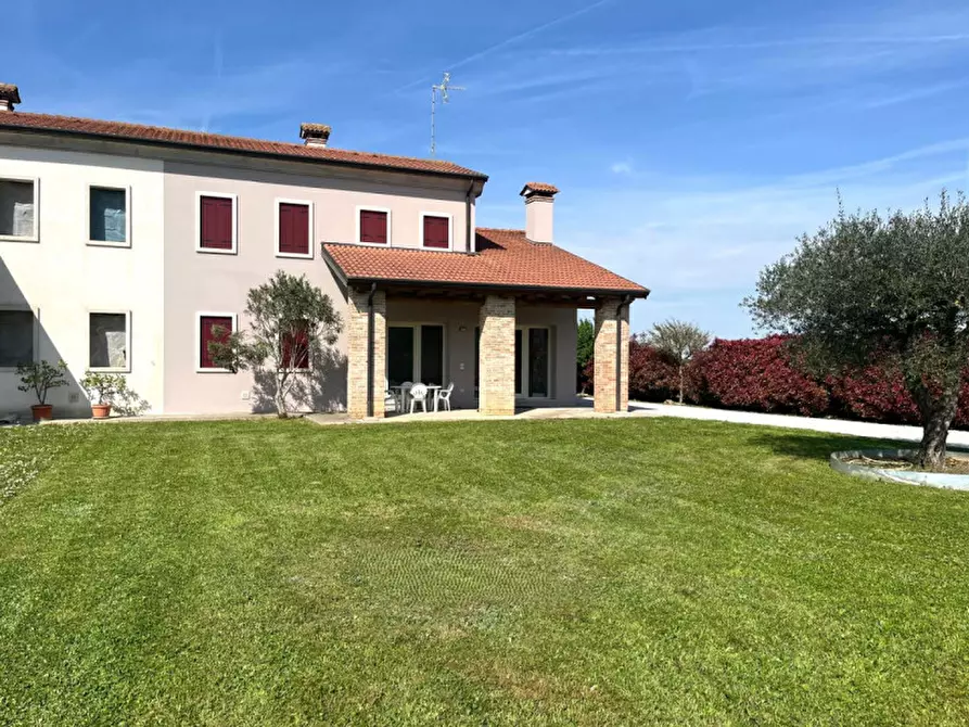 Immagine 1 di Casa bifamiliare in vendita  in Via Lovolo a Rovolon