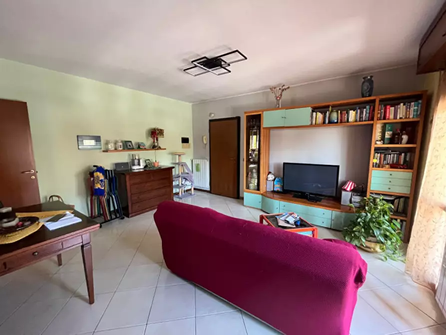 Immagine 3 di Appartamento in vendita  in Piazza Francesco Petrarca, 5 a Parma