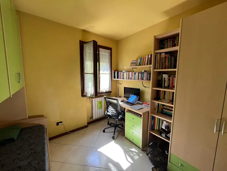 Immagine 4 di Appartamento in vendita  in Piazza Francesco Petrarca, 5 a Parma