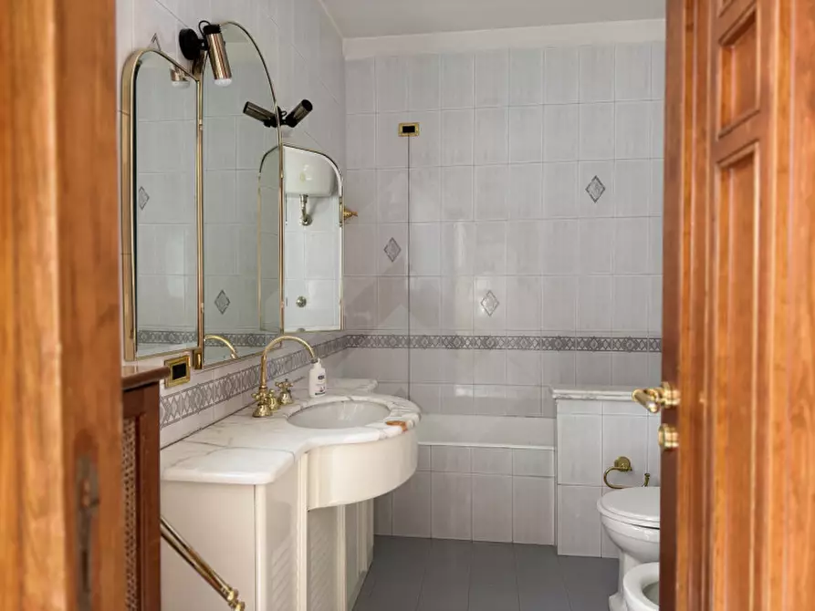 Immagine 12 di Ufficio in affitto  a Andria