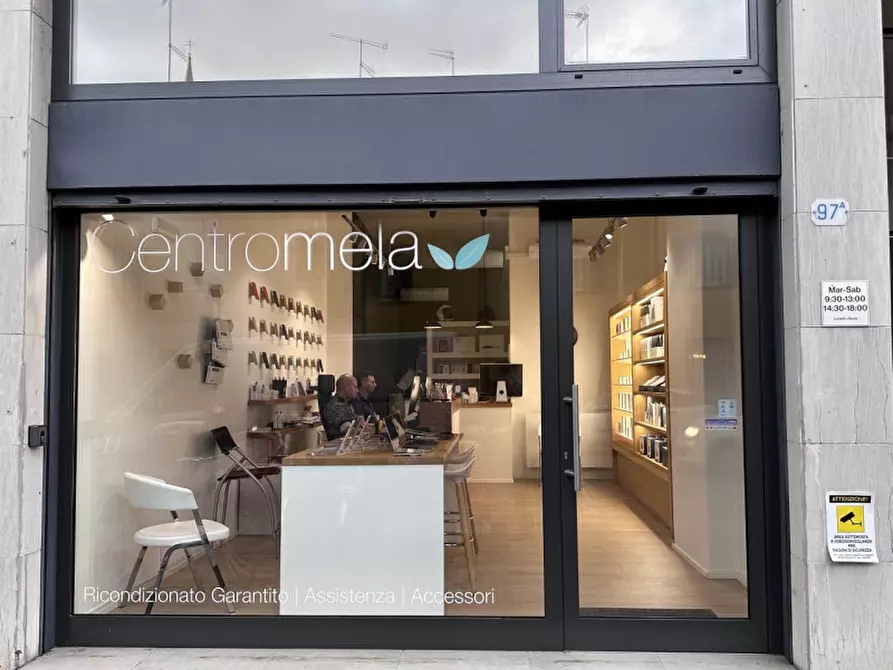 Immagine 1 di Attività commerciale in vendita  in Via Tiberio Deciani 97 a Udine