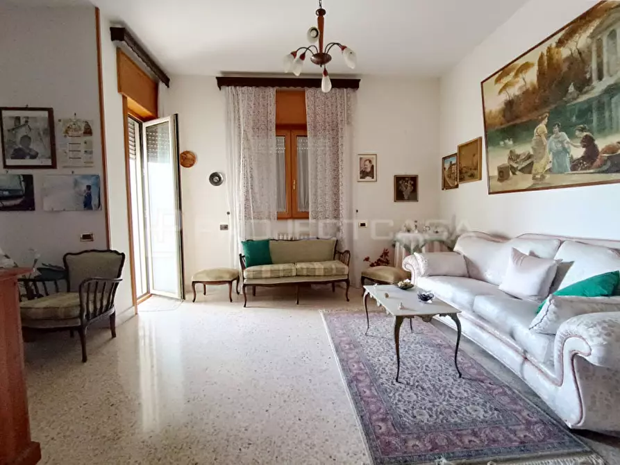 Immagine 2 di Appartamento in vendita  in Via Capitano Rizzelli 13 a Maglie