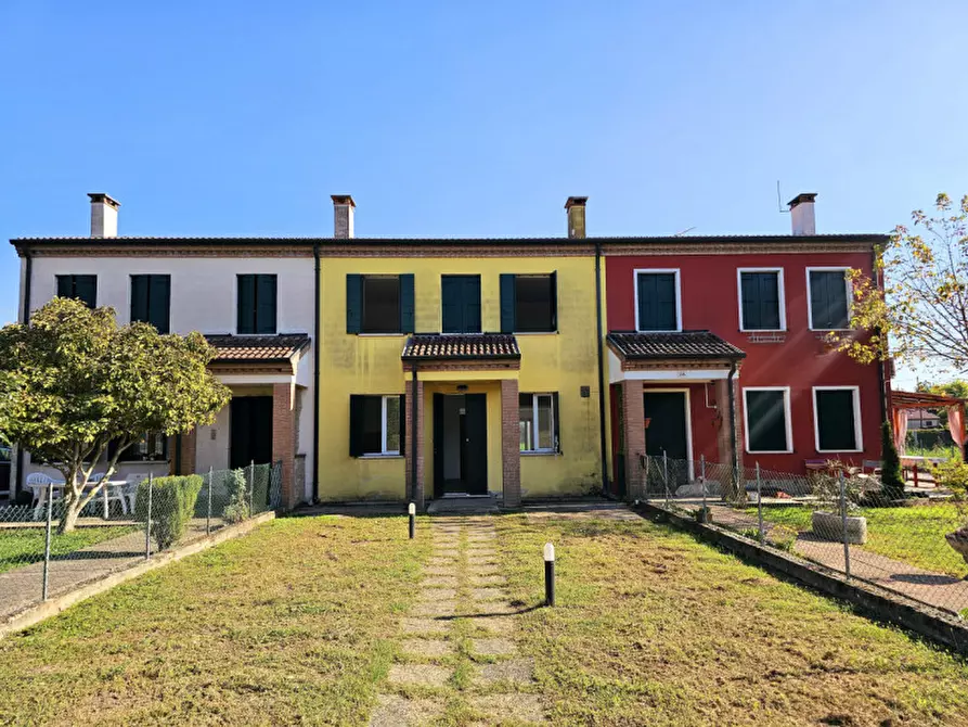 Immagine 1 di Villetta a schiera in vendita  in VIA PASQUALE LONGO a Borgo Veneto