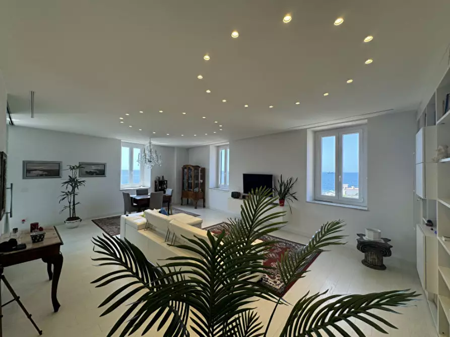 Immagine 1 di Appartamento in affitto  in viale di Antignano a Livorno