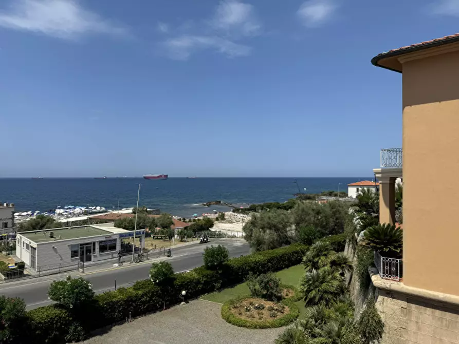 Immagine 25 di Appartamento in affitto  in viale di Antignano a Livorno