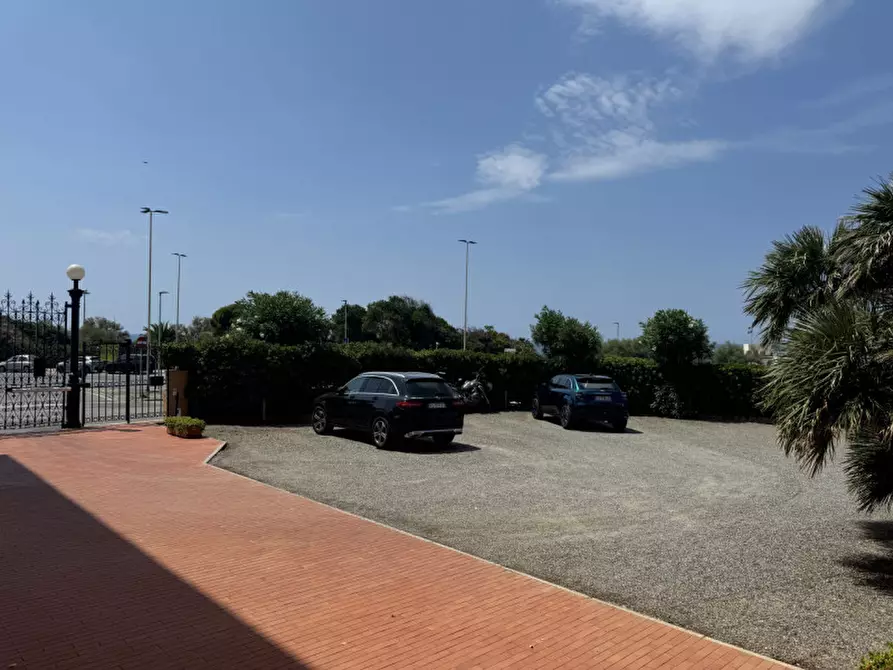 Immagine 31 di Appartamento in affitto  in viale di Antignano a Livorno