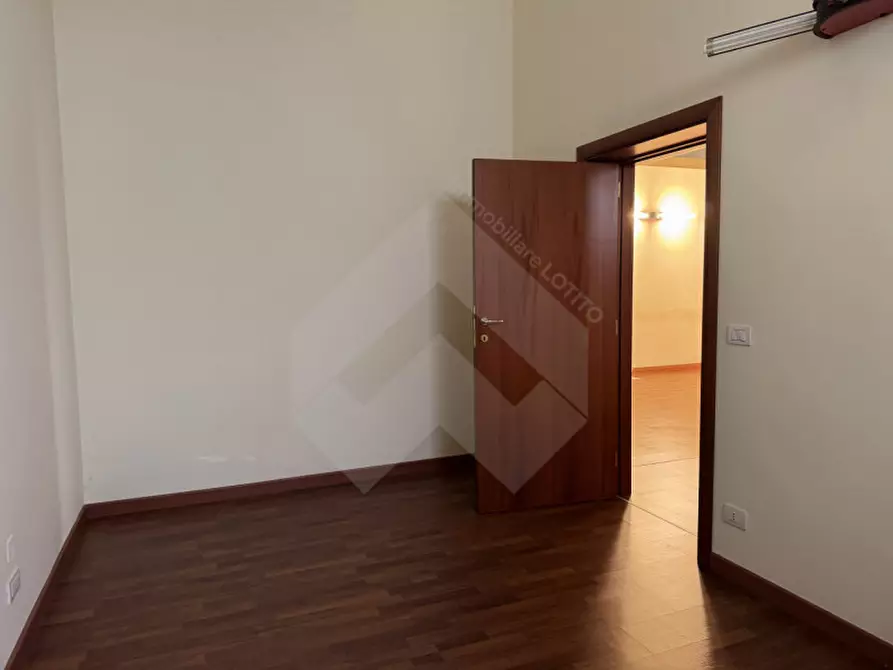 Immagine 17 di Casa indipendente in vendita  a Andria