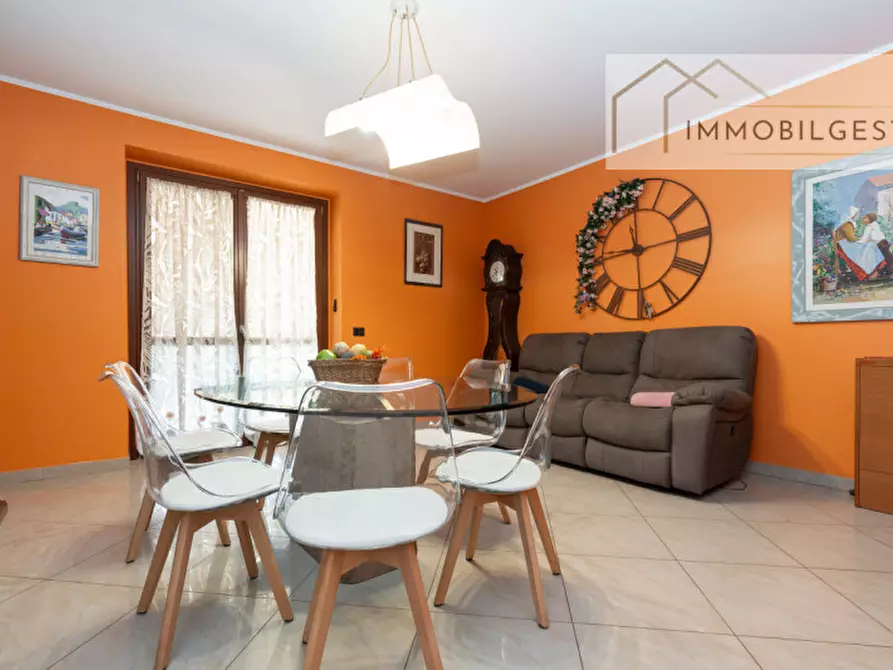 Immagine 2 di Villa in vendita  in Via Giacomo Leopardi 2 a San Gillio