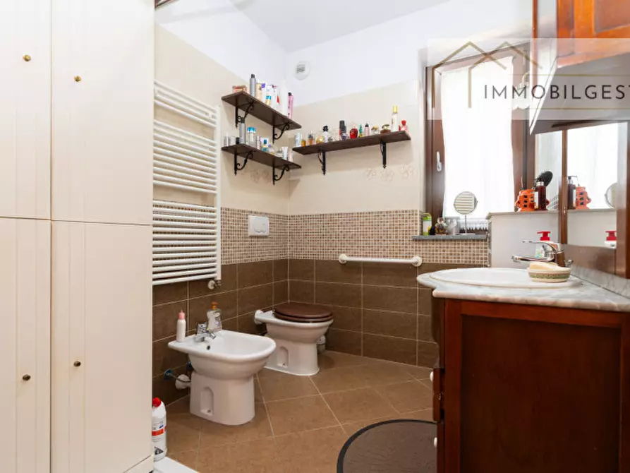 Immagine 8 di Villa in vendita  in Via Giacomo Leopardi 2 a San Gillio