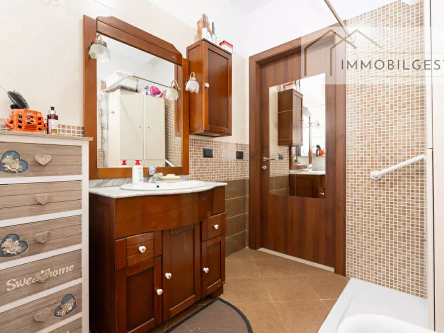 Immagine 9 di Villa in vendita  in Via Giacomo Leopardi 2 a San Gillio