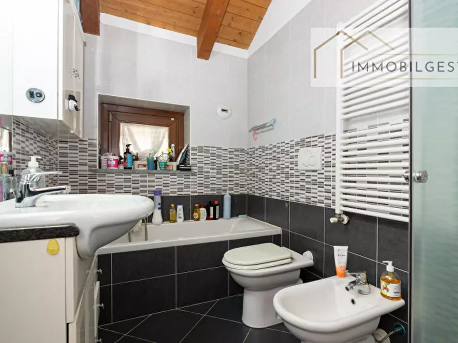 Immagine 10 di Villa in vendita  in Via Giacomo Leopardi 2 a San Gillio