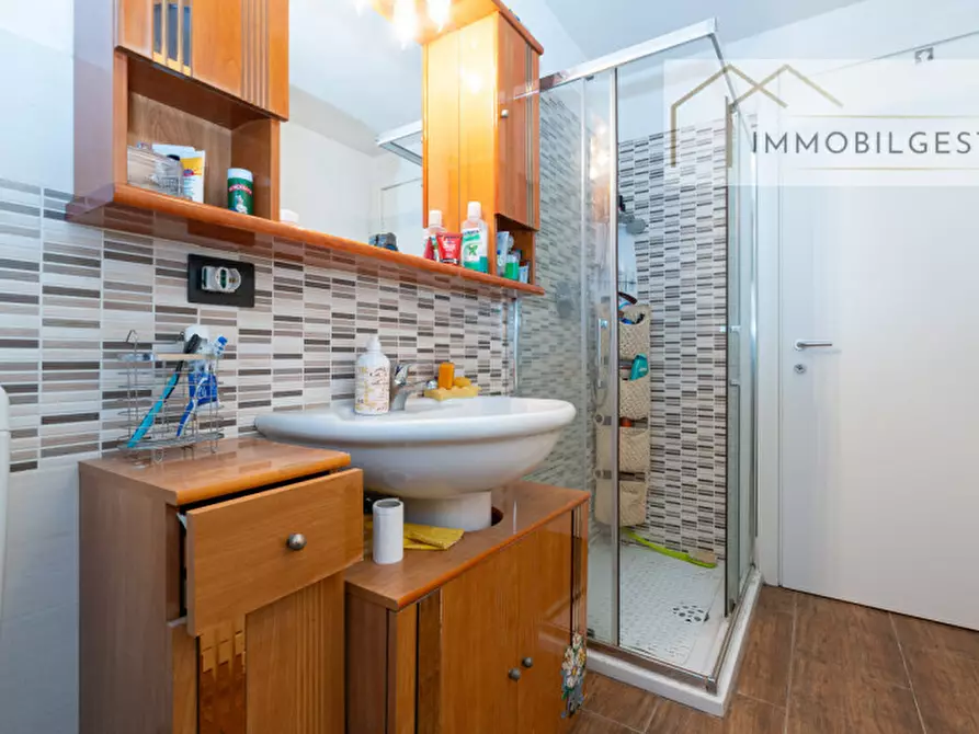 Immagine 11 di Villa in vendita  in Via Giacomo Leopardi 2 a San Gillio