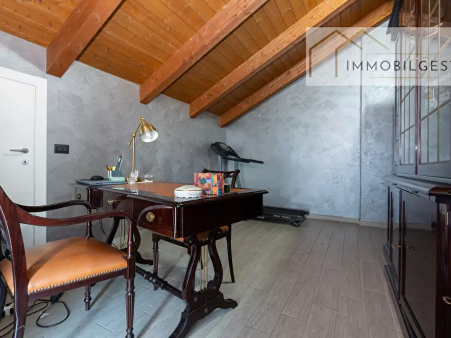 Immagine 17 di Villa in vendita  in Via Giacomo Leopardi 2 a San Gillio