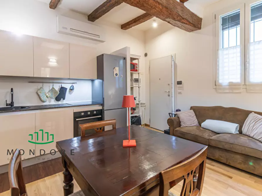 Immagine 6 di Appartamento in vendita  in VIA SANTO STEFANO a Bologna