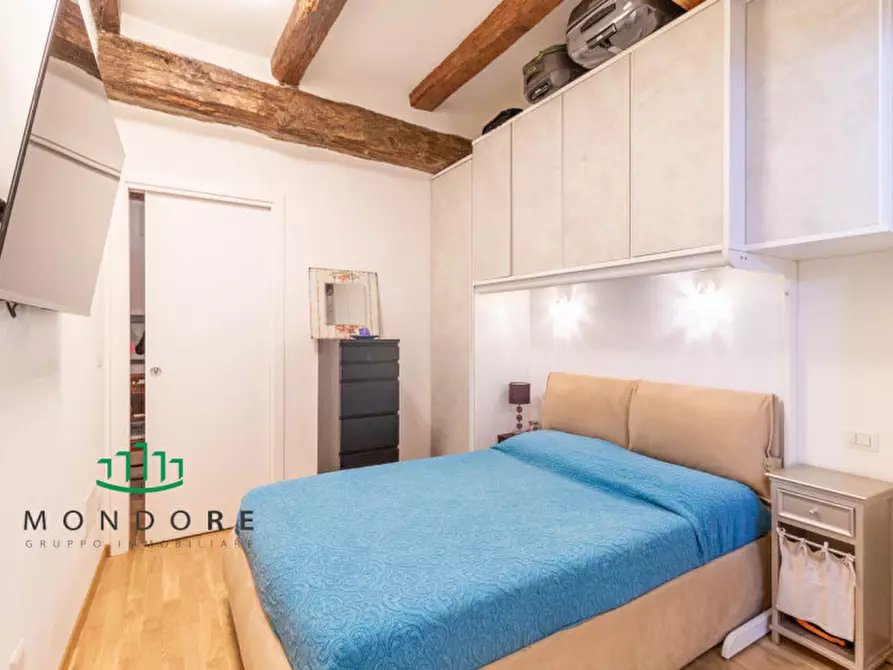 Immagine 11 di Appartamento in vendita  in VIA SANTO STEFANO a Bologna