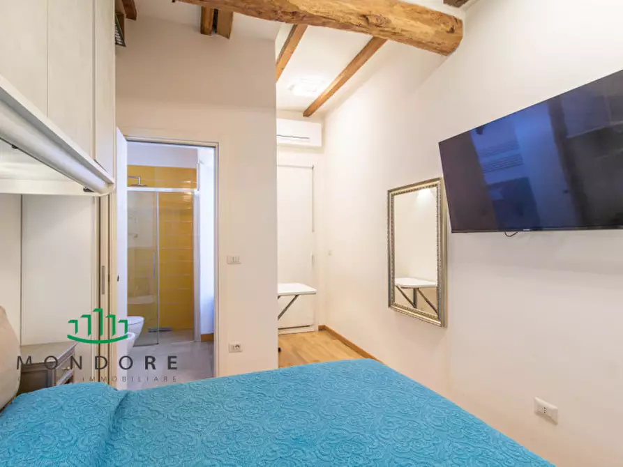 Immagine 13 di Appartamento in vendita  in VIA SANTO STEFANO a Bologna