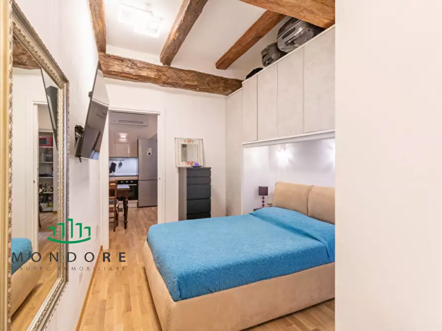 Immagine 15 di Appartamento in vendita  in VIA SANTO STEFANO a Bologna