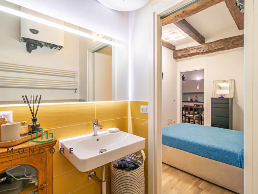 Immagine 17 di Appartamento in vendita  in VIA SANTO STEFANO a Bologna