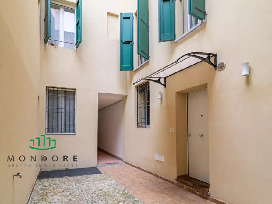 Immagine 21 di Appartamento in vendita  in VIA SANTO STEFANO a Bologna