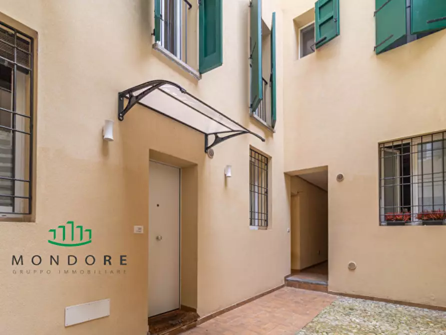 Immagine 22 di Appartamento in vendita  in VIA SANTO STEFANO a Bologna