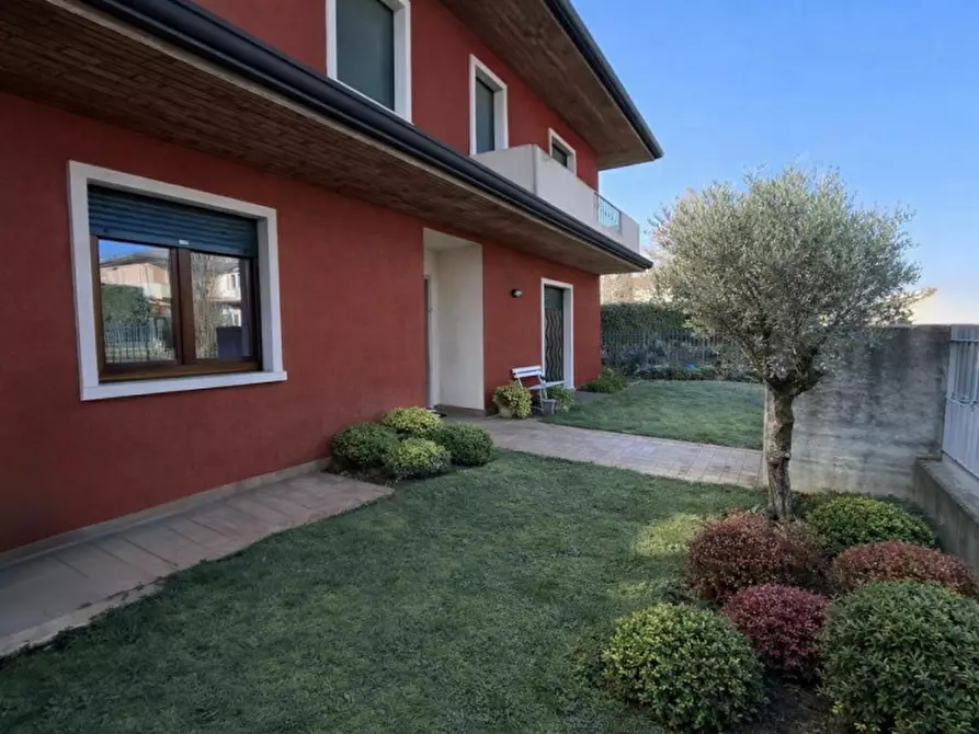 Immagine 1 di Appartamento in vendita  a Villafranca Di Verona