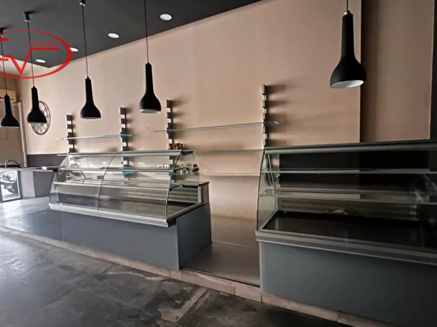 Immagine 2 di Negozio in affitto  in via dante a Montevarchi