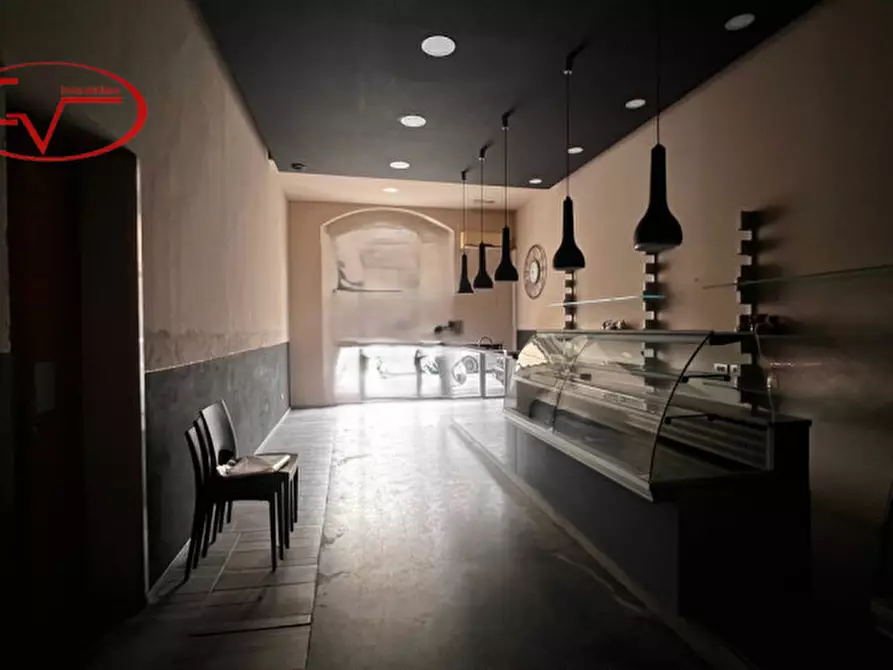 Immagine 6 di Negozio in affitto  in via dante a Montevarchi