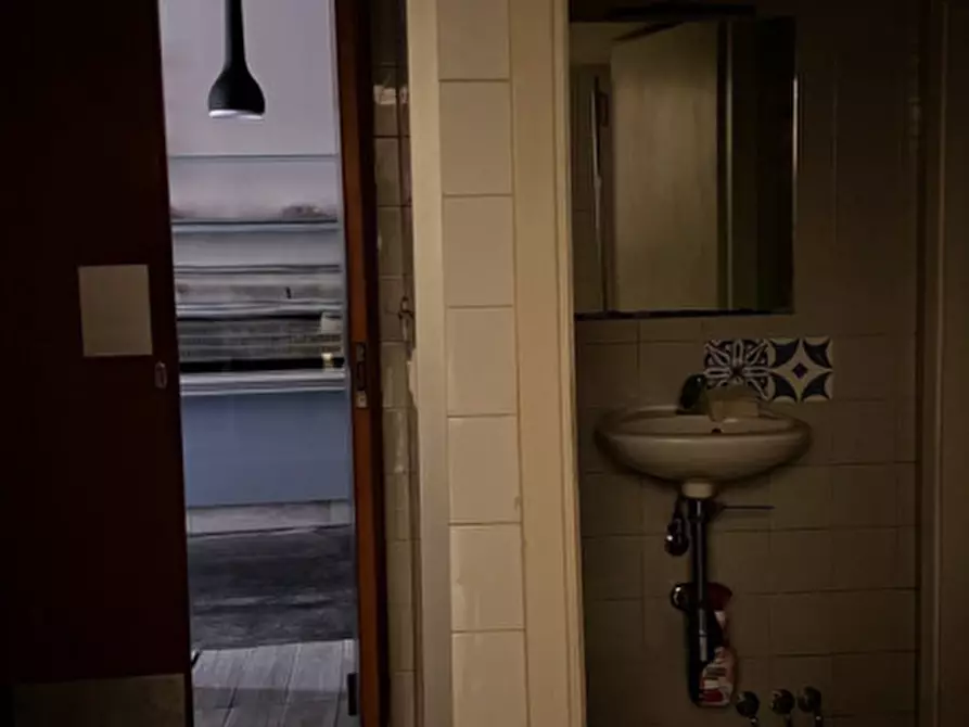 Immagine 8 di Negozio in affitto  in via dante a Montevarchi