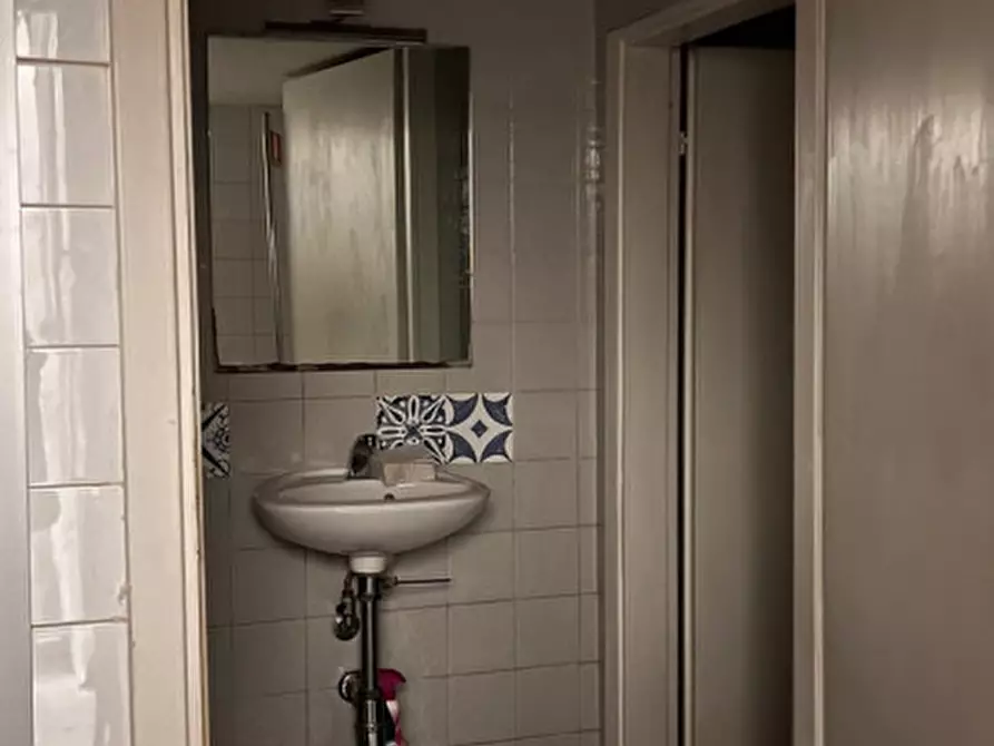 Immagine 9 di Negozio in affitto  in via dante a Montevarchi