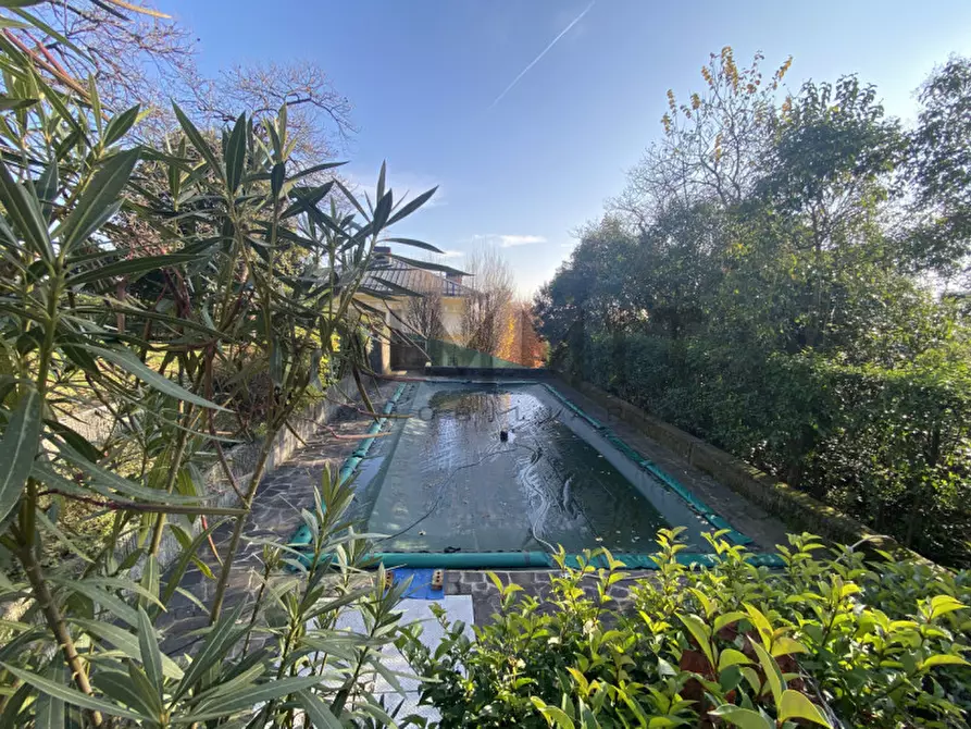 Immagine 2 di Villa in vendita  in schio centro a Schio