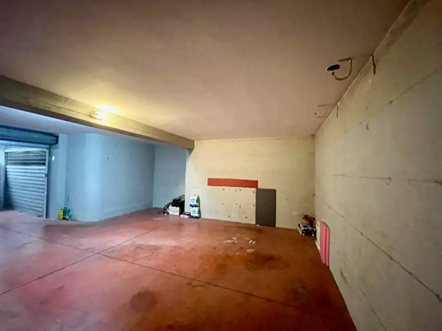 Immagine 1 di Garage in vendita  in corso umberto a Montesilvano