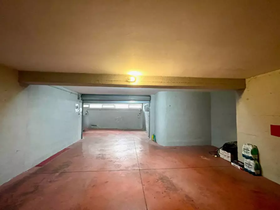 Immagine 2 di Garage in vendita  in corso umberto a Montesilvano
