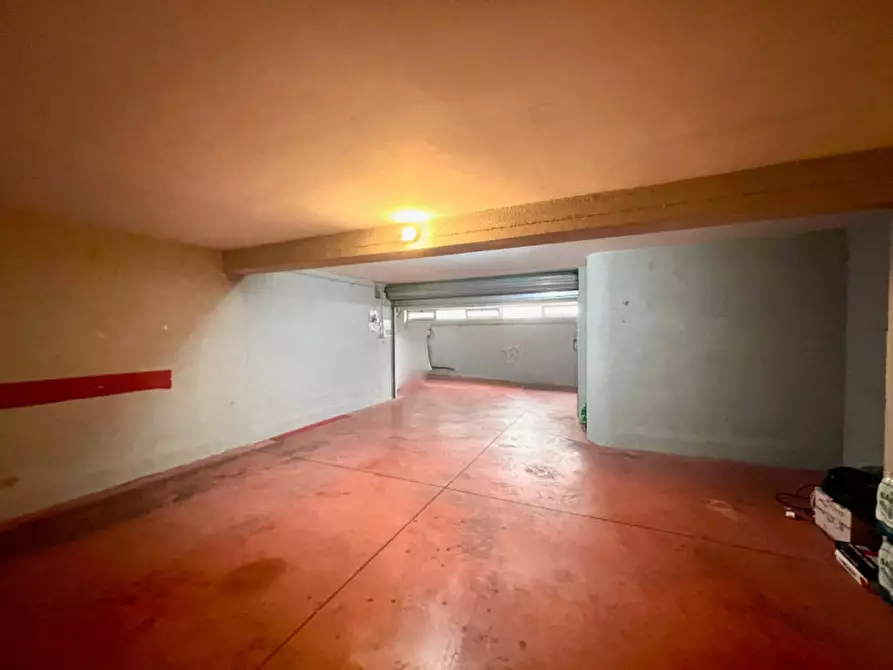 Immagine 3 di Garage in vendita  in corso umberto a Montesilvano