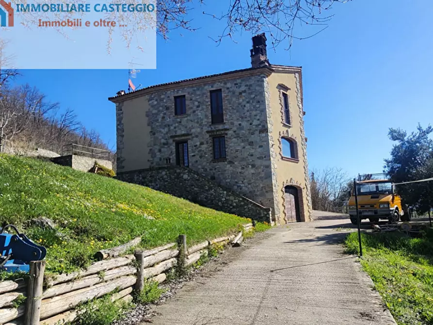 Immagine 1 di Villa in vendita  in Piazzetta della Chiesa a Fortunago