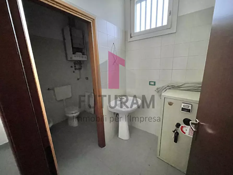 Immagine 29 di Negozio in vendita  in via roma 1 a Arcugnano