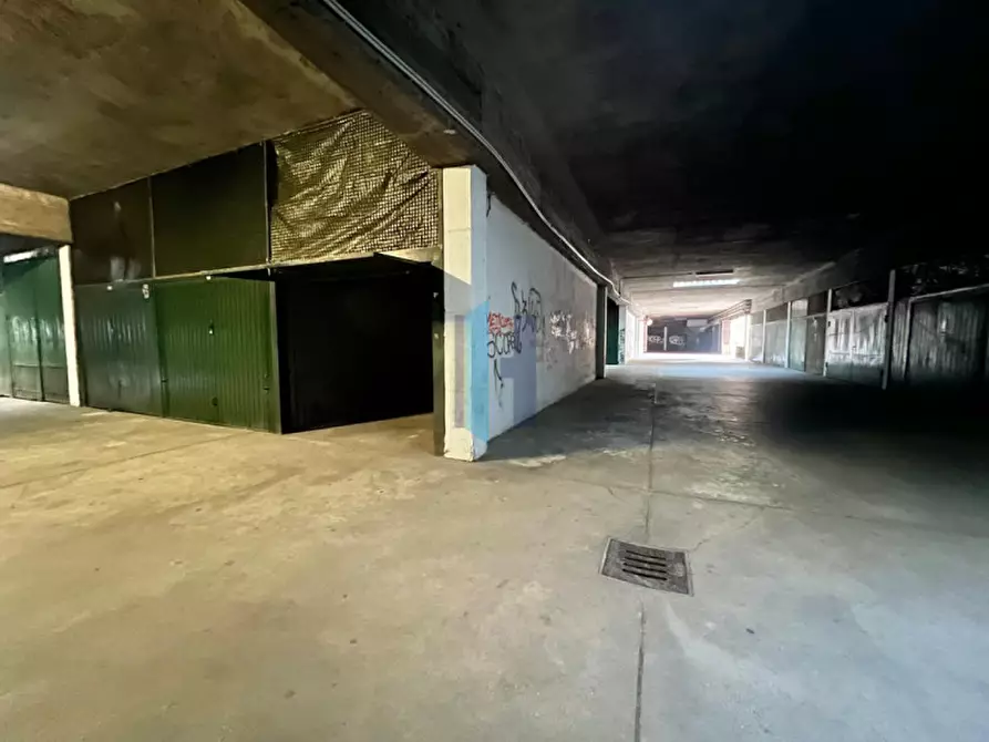 Immagine 3 di Garage in vendita  in Rotonda Vittorio Montiglio a Brescia