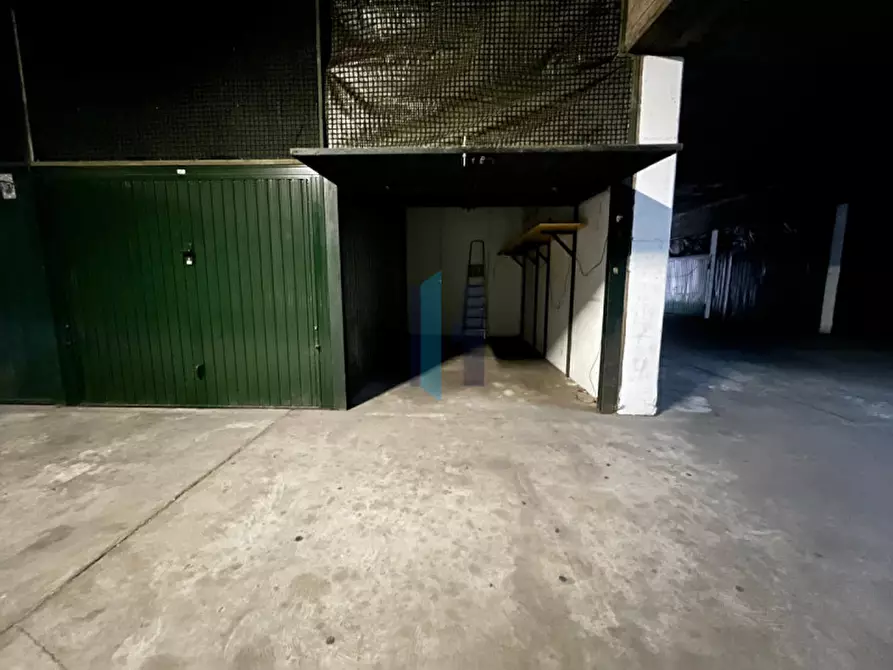 Immagine 4 di Garage in vendita  in Rotonda Vittorio Montiglio a Brescia